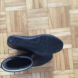 Women hunter boots .used only once.